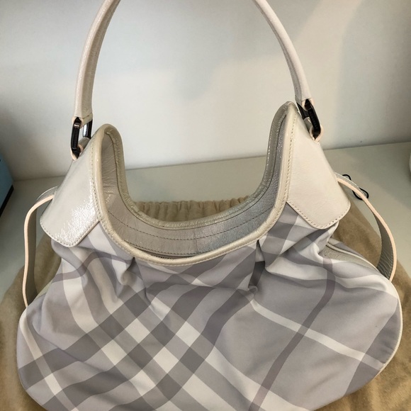 Burberry Ivory Beat Check Canvas Hobo Bag - Picture 3 of 9